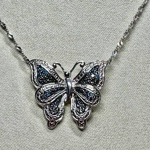 BEAUTIFUL Genuine Blue Diamonds 925 Silver Butterfly Pendant Lot#347